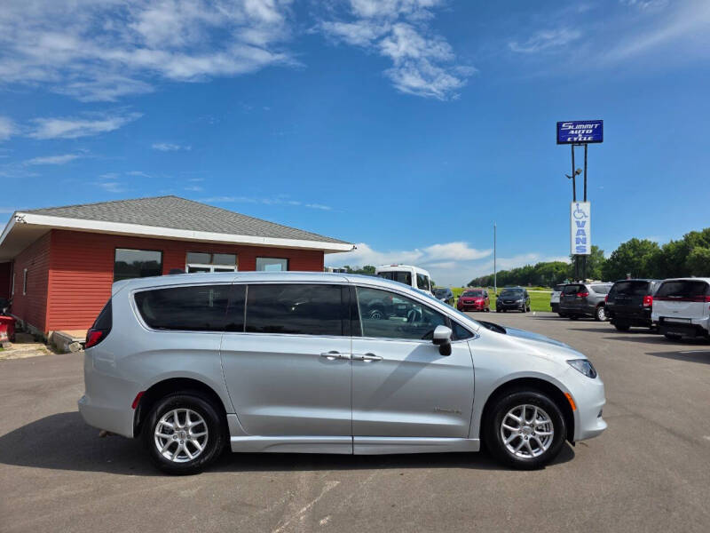 2023 Chrysler Voyager LX