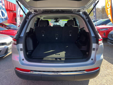 2024 Jeep Grand Cherokee Laredo