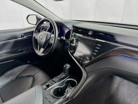 2020 Toyota Camry Hybrid XLE