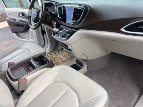 2017 Chrysler Pacifica Touring Plus