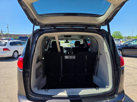 2017 Chrysler Pacifica Touring-L