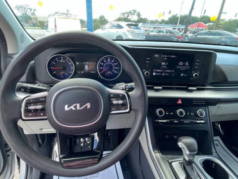 2022 Kia Carnival LX