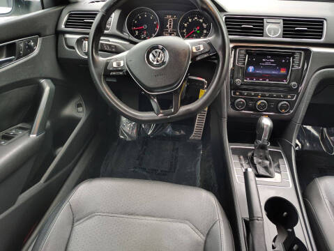 2017 Volkswagen Passat 1.8T R-Line