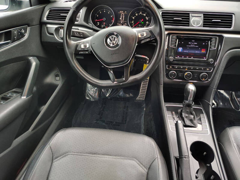 2017 Volkswagen Passat 1.8T R-Line