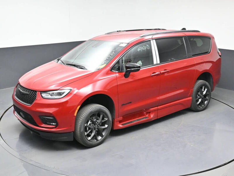 2026 Chrysler Pacifica Select