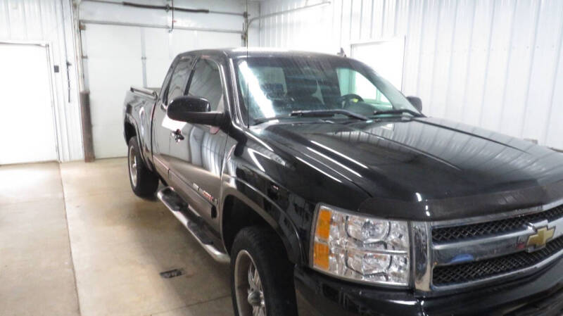 Used 2007 Chevrolet Silverado 1500 LTZ with VIN 1GCFK19Y57Z561335 for sale in Pierre, SD