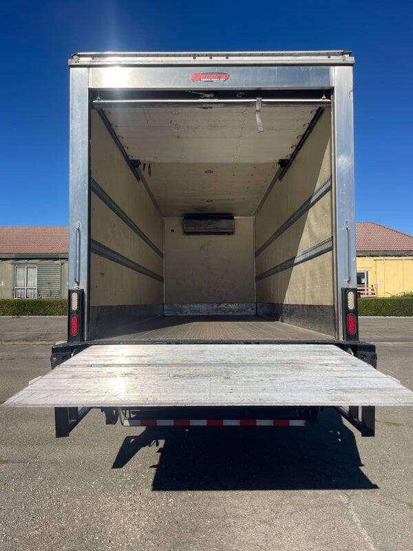 2015 Freightliner M2 106