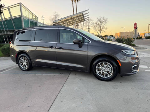 2022 Chrysler Pacifica Touring