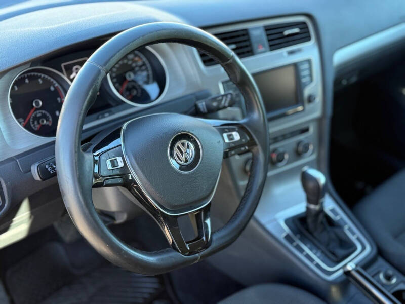 2016 Volkswagen Golf TSI S