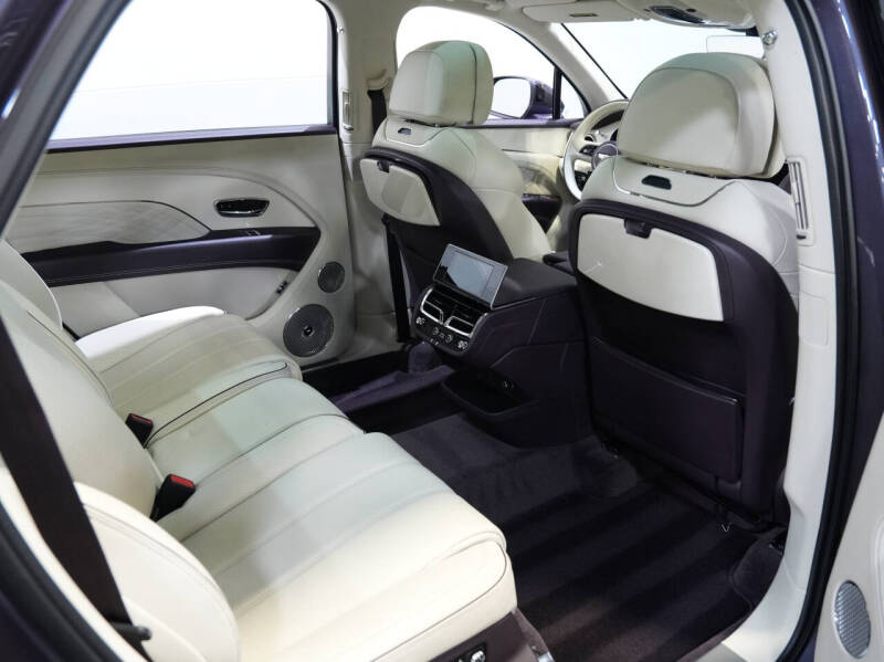 2023 Bentley Bentayga EWB