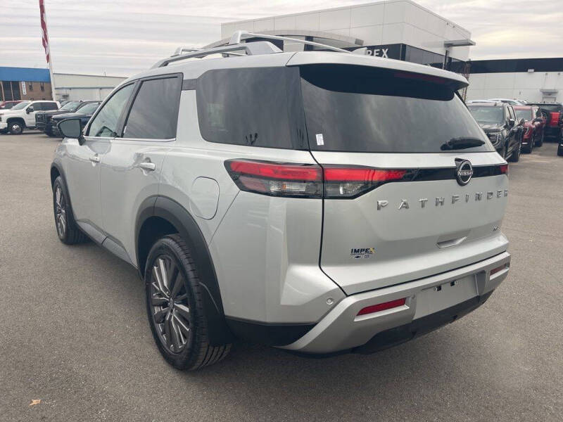 2023 Nissan Pathfinder SL