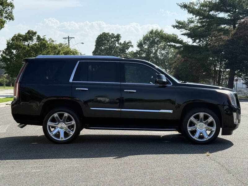 2017 Cadillac Escalade Luxury
