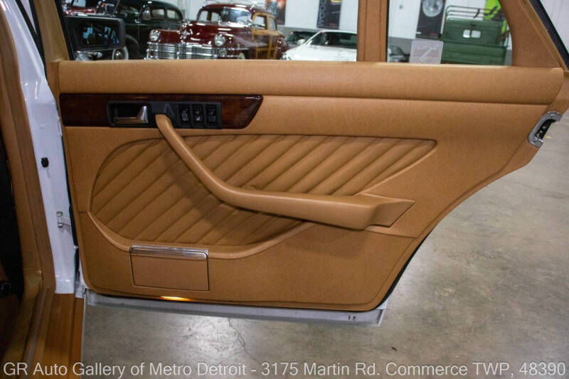 1991 Mercedes-Benz 560-Class 560 SEL