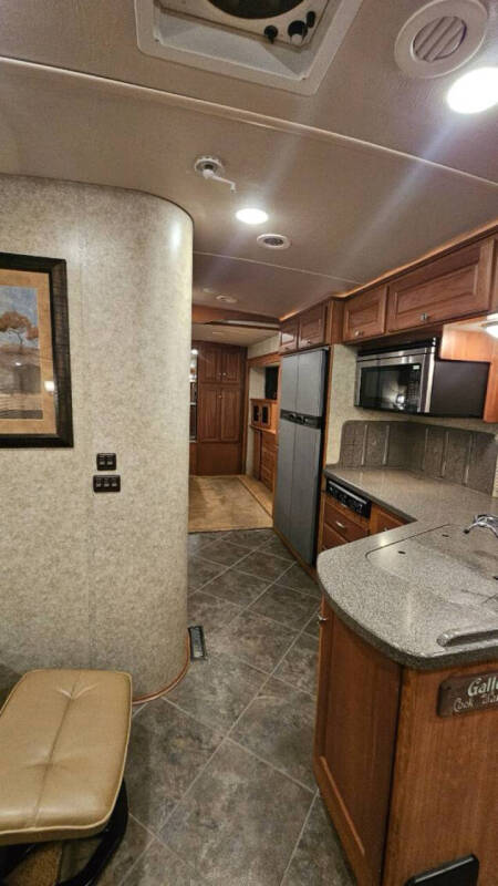 2009 Winnebago Itssca Meridian 34Y