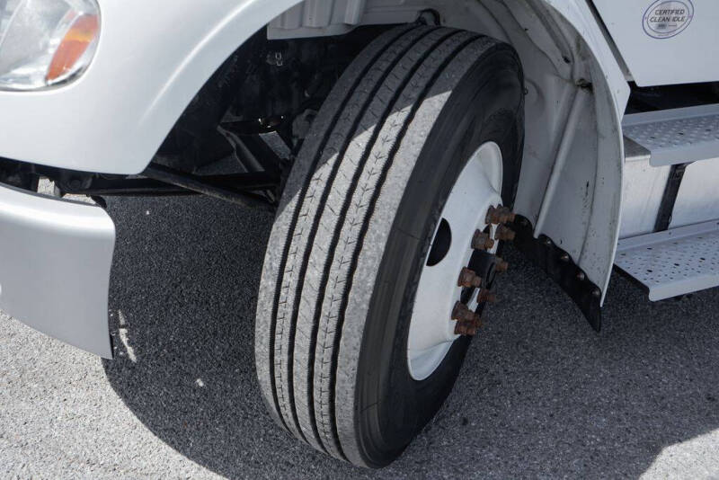 2019 Freightliner M2 106