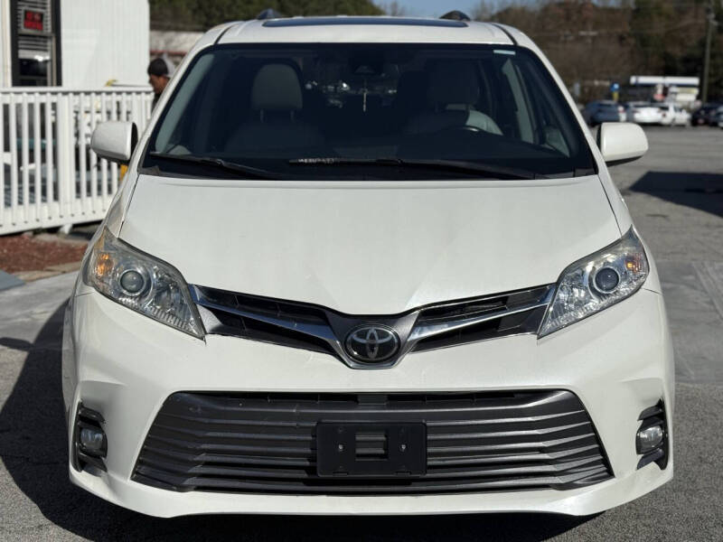 2018 Toyota Sienna XLE 8-Passenger