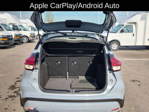 2023 Nissan Kicks SR