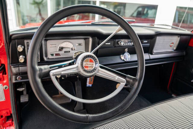 1968 Jeep Wagoneer 23