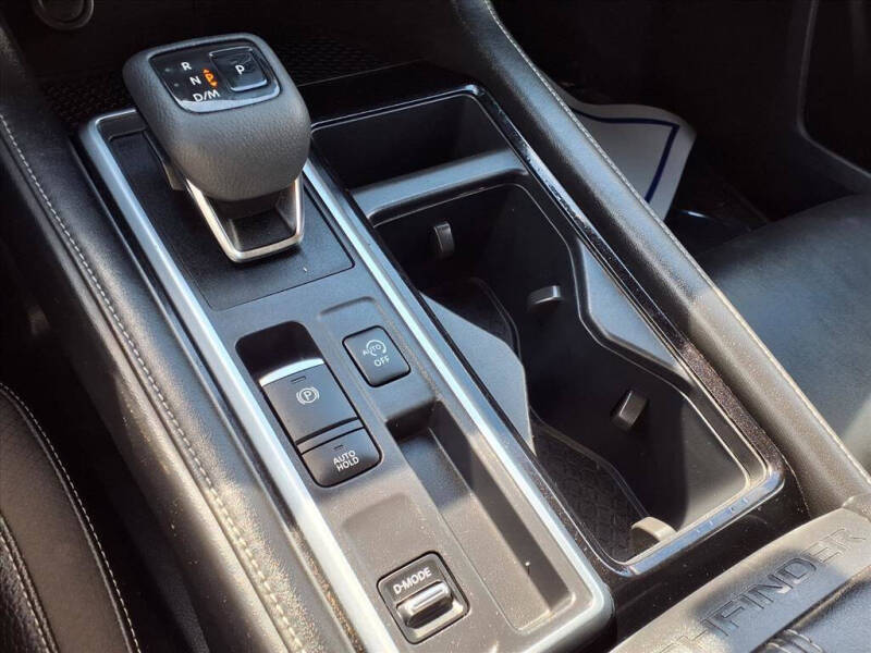 2022 Nissan Pathfinder SL