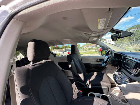 2017 Chrysler Pacifica LX
