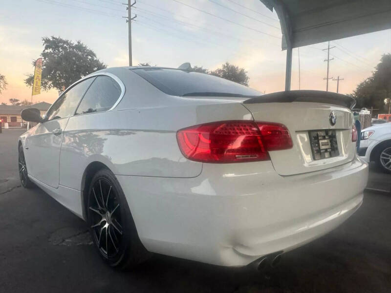 2011 BMW 3 Series 328i photo 5