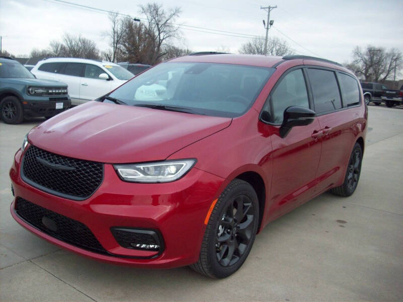 2026 Chrysler Pacifica Select's photo