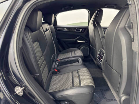 2022 Porsche Cayenne Turbo S E-Hybrid Coupe