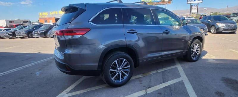 2017 Toyota Highlander XLE photo 11