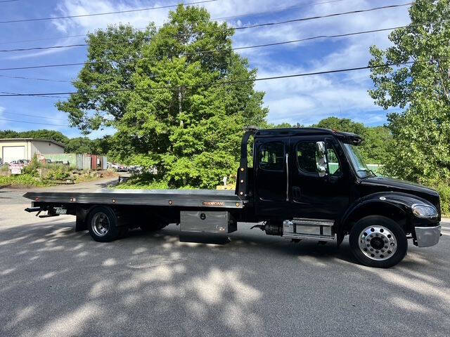 2021 Freightliner M2 106
