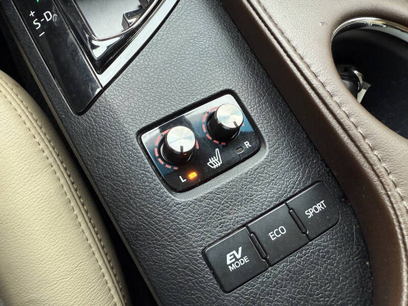 2018 Toyota Avalon Hybrid XLE Premium