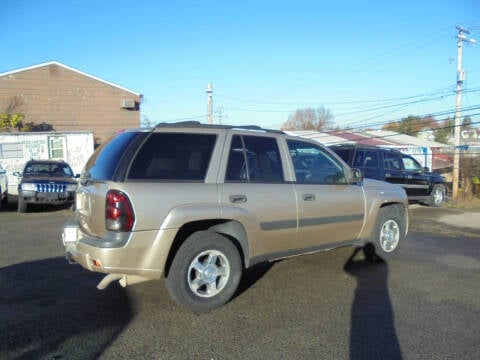 2005 Chevrolet TrailBlazer for sale at B & G AUTO SALES in Uniontown PA