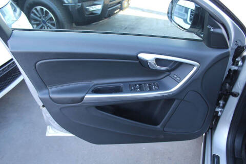 2018 Volvo V60 Cross Country T5 Premier