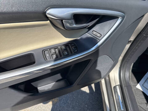 2016 Volvo XC60 T6 Drive-E