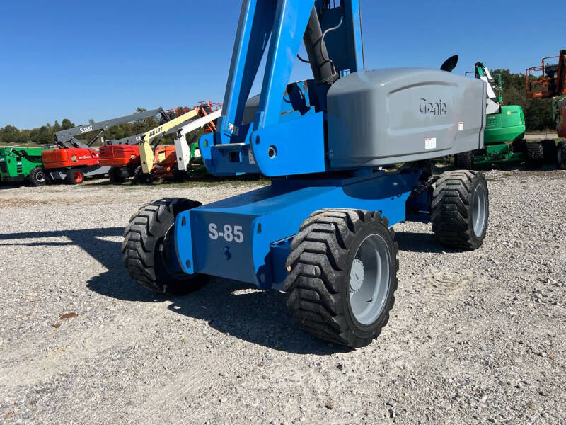 2015 Genie S-85 Boom / Manlift