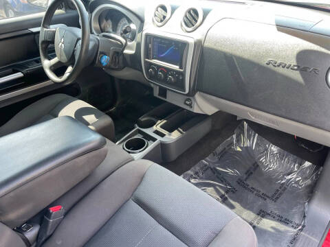 2009 Mitsubishi Raider LS