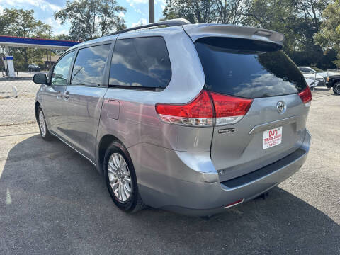 2011 Toyota Sienna XLE 7-Passenger Auto Access Seat