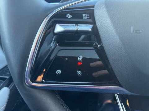 2024 Cadillac LYRIQ Luxury 1