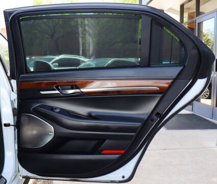 2017 Genesis G90