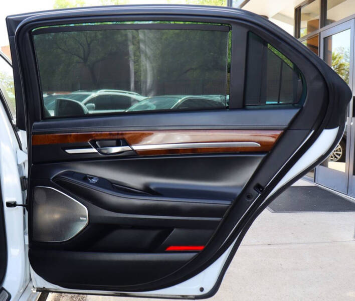 2017 Genesis G90