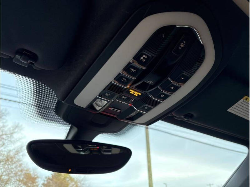 2017 Porsche Cayenne Platinum Edition