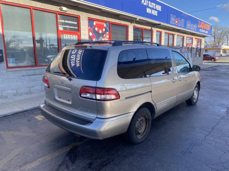 2001 Toyota Sienna LE