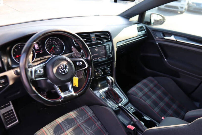 2017 Volkswagen Golf GTI S