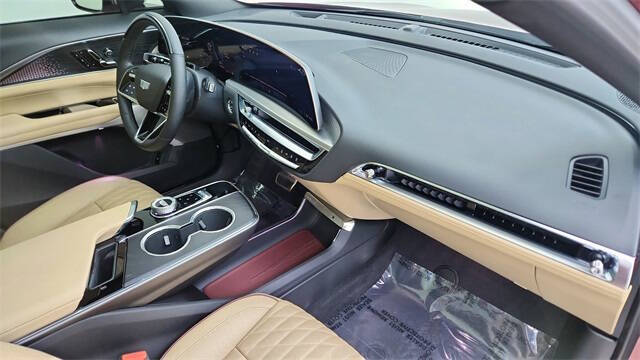 2025 Cadillac LYRIQ Luxury 3