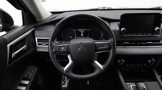 2024 Mitsubishi Outlander ES