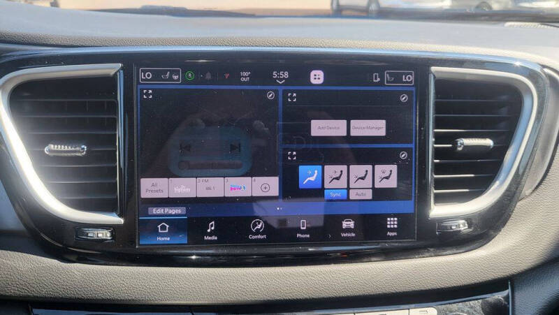 2026 Chrysler Pacifica Select