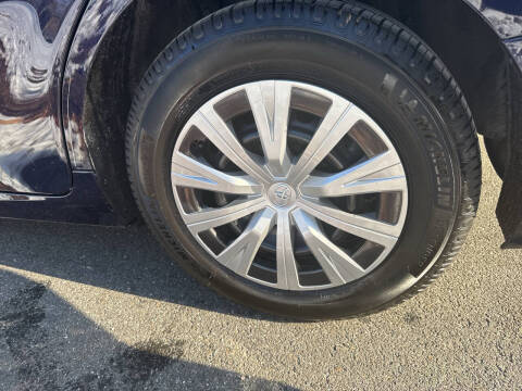 2022 Toyota Camry Hybrid LE