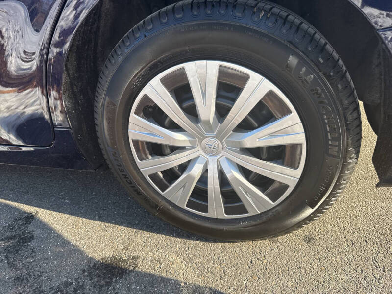 2022 Toyota Camry Hybrid LE