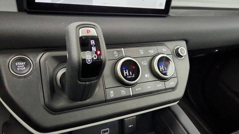 2023 Land Rover Defender 90 SE