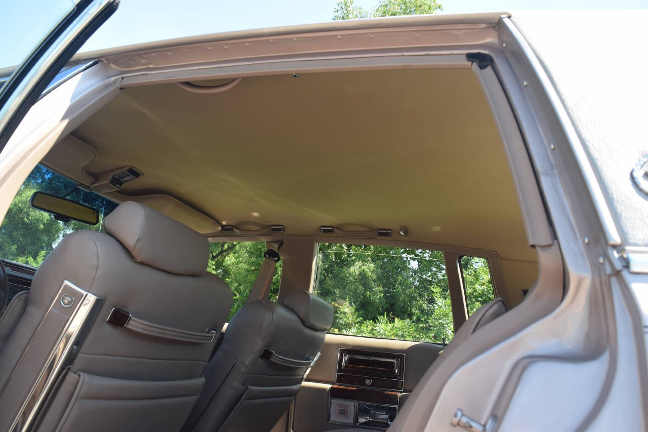 1991 Cadillac Brougham 131