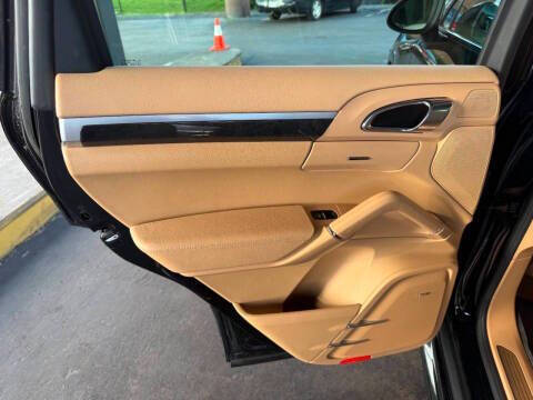 2014 Porsche Cayenne GTS